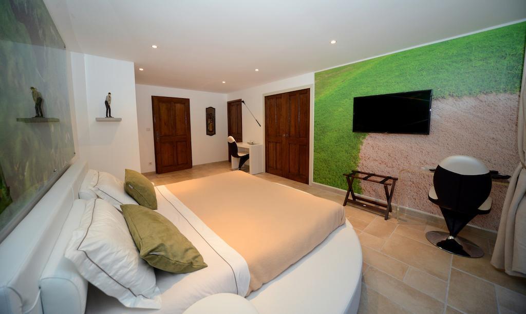 Bed and Breakfast Domaine De La Garde Vonnas Camera foto