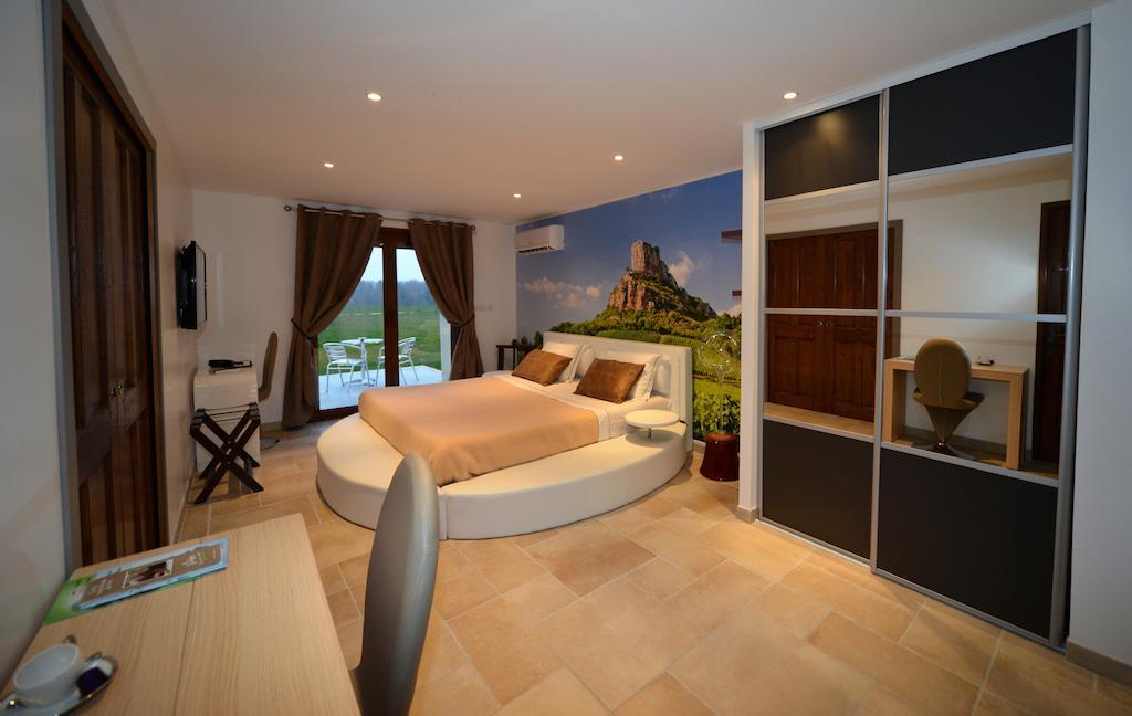 Bed and Breakfast Domaine De La Garde Vonnas Camera foto