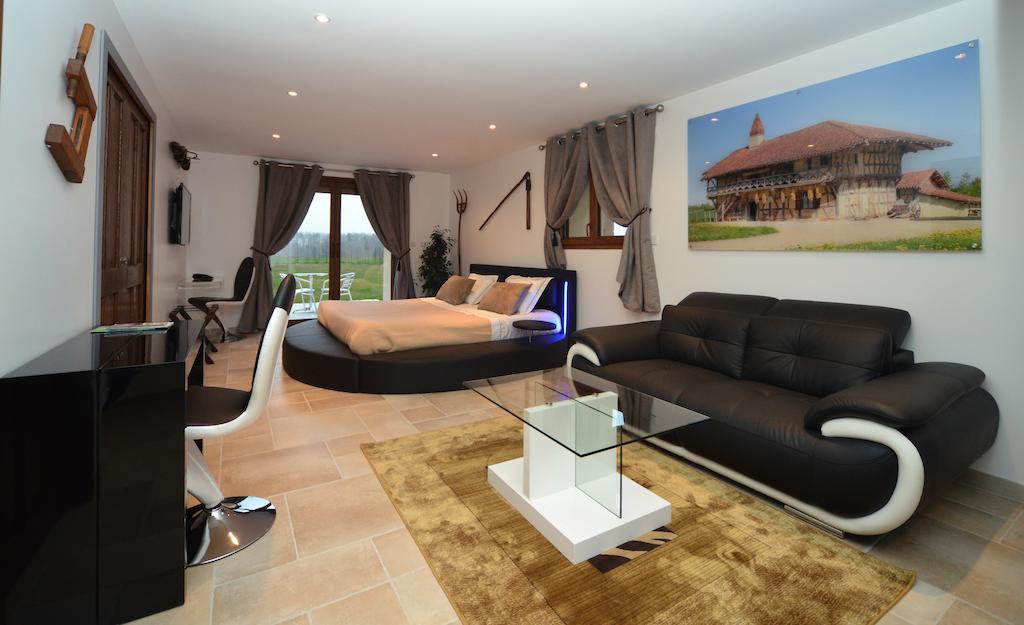 Bed and Breakfast Domaine De La Garde Vonnas Camera foto