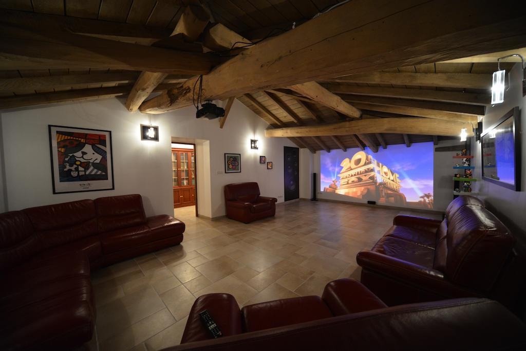 Bed and Breakfast Domaine De La Garde Vonnas Esterno foto